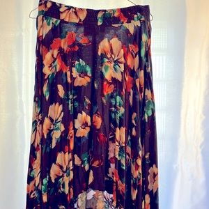 Simply Vera Wang skirt, navy blue with floral print, M, rayon